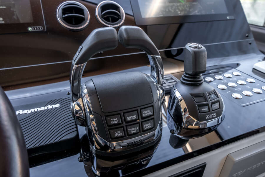 60ft Azimut Yacht For Sale 60ft Azimut Yacht For Sale