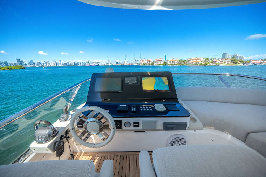 60ft Azimut Yacht For Sale 60ft Azimut Yacht For Sale