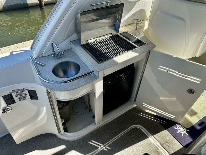 AMBER WAVES 35ft Sea Ray Yacht For Sale