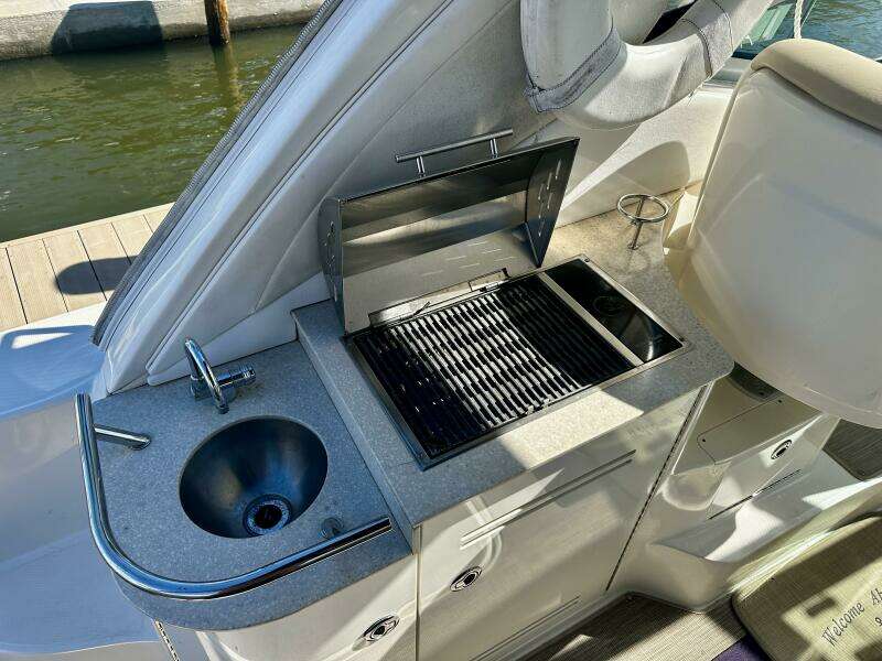 AMBER WAVES 35ft Sea Ray Yacht For Sale