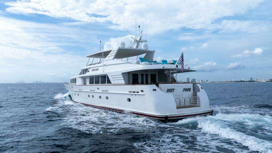 DIRT POOR 118ft Trinity Yachts Yacht For Sale