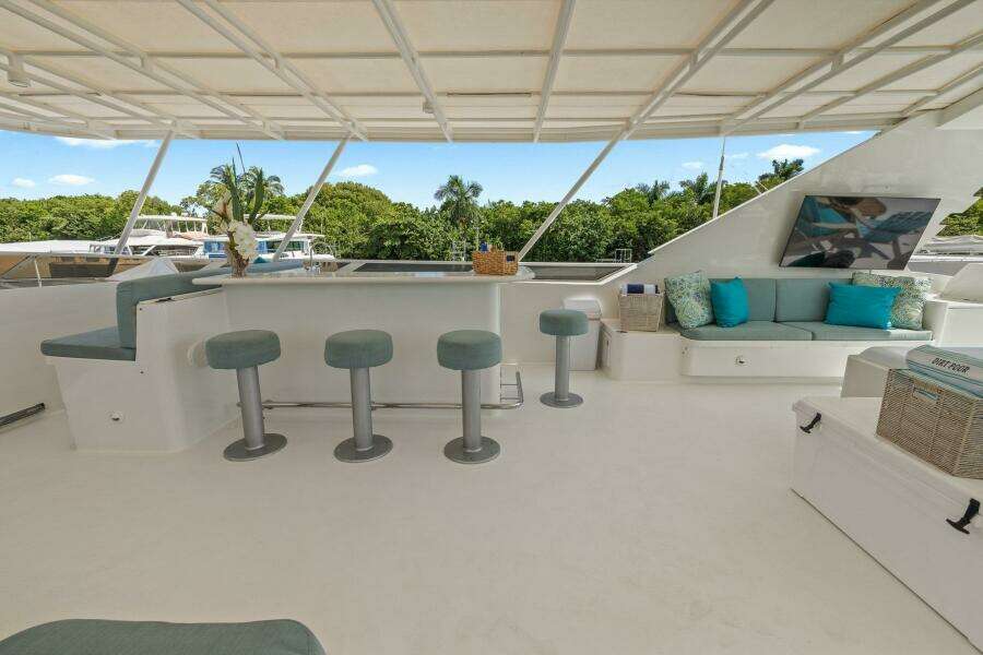 DIRT POOR 118ft Trinity Yachts Yacht For Sale DIRT POOR 118ft Trinity Yachts Yacht For Sale