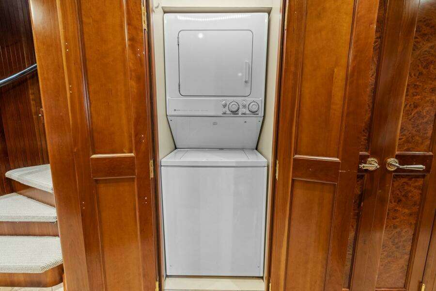 DIRT POOR 118ft Trinity Yachts Yacht For Sale DIRT POOR 118ft Trinity Yachts Yacht For Sale