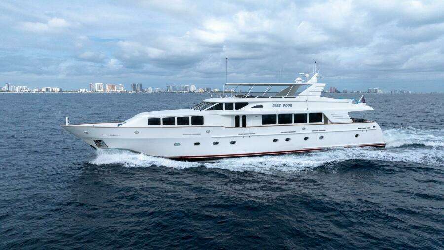 DIRT POOR 118ft Trinity Yachts Yacht For Sale