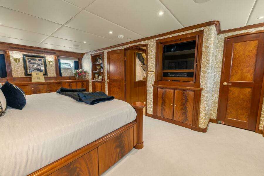 DIRT POOR 118ft Trinity Yachts Yacht For Sale DIRT POOR 118ft Trinity Yachts Yacht For Sale
