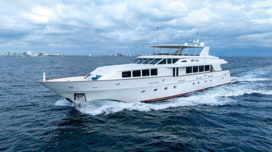 DIRT POOR 118ft Trinity Yachts Yacht For Sale