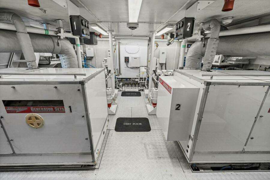 DIRT POOR 118ft Trinity Yachts Yacht For Sale DIRT POOR 118ft Trinity Yachts Yacht For Sale