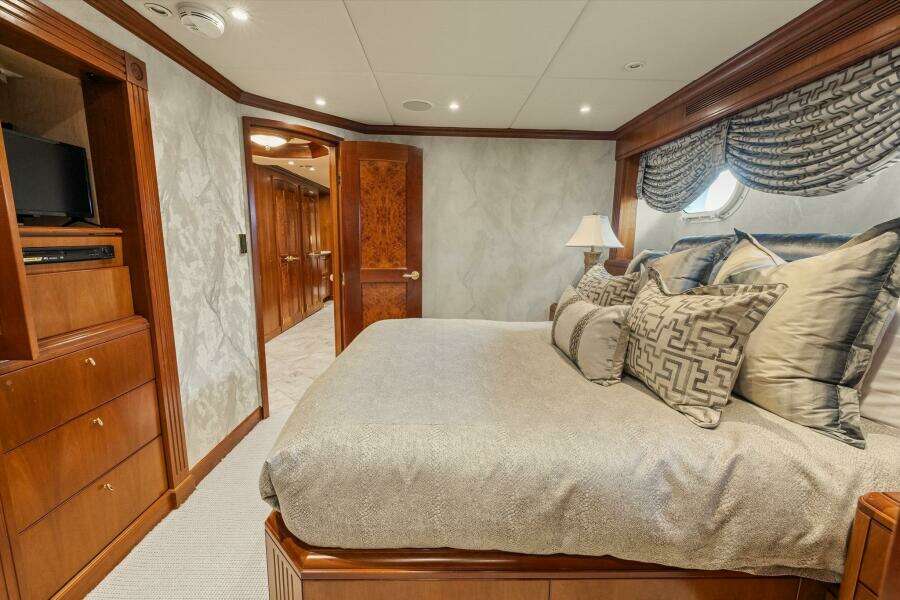 DIRT POOR 118ft Trinity Yachts Yacht For Sale DIRT POOR 118ft Trinity Yachts Yacht For Sale