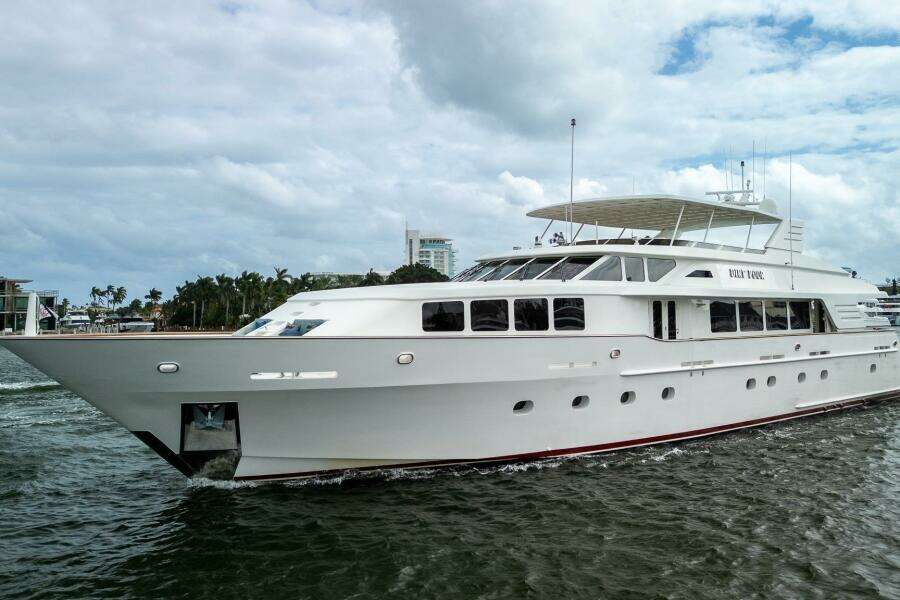 DIRT POOR 118ft Trinity Yachts Yacht For Sale DIRT POOR 118ft Trinity Yachts Yacht For Sale