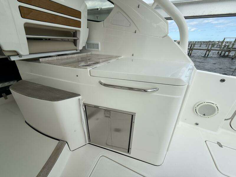 36ft Pursuit Yacht For Sale