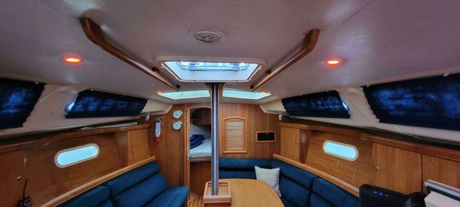 She s The One 35ft Hunter Yacht For Sale