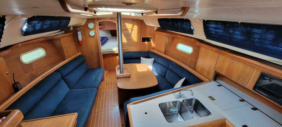 She s The One 35ft Hunter Yacht For Sale