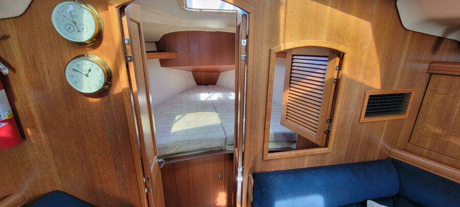 She s The One 35ft Hunter Yacht For Sale