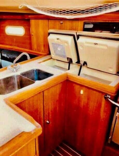 She s The One 35ft Hunter Yacht For Sale