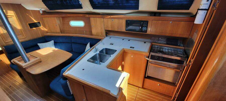 She s The One 35ft Hunter Yacht For Sale