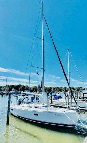 She s The One 35ft Hunter Yacht For Sale