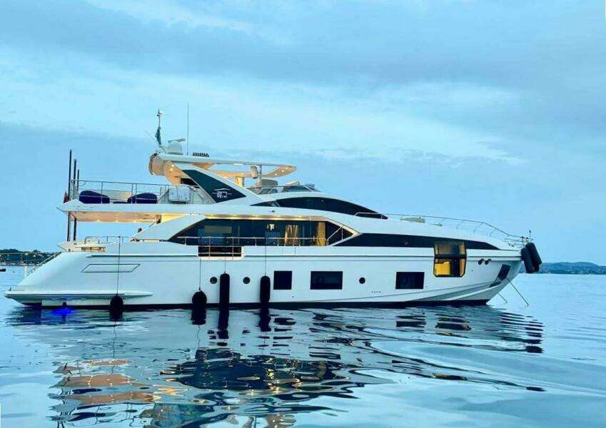 NIRVANA BY THE SEA 87ft Azimut Yacht For Sale NIRVANA BY THE SEA 87ft Azimut Yacht For Sale
