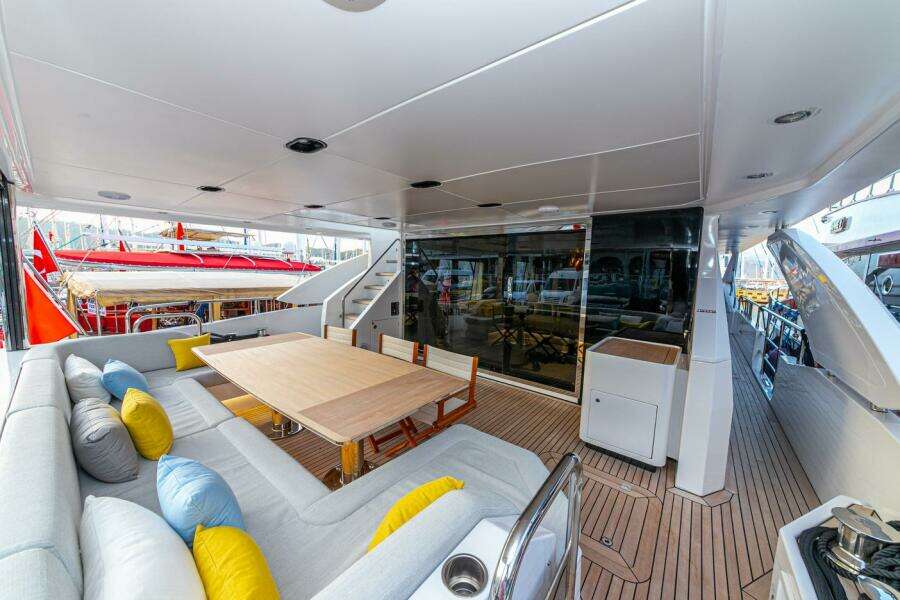 NIRVANA BY THE SEA 87ft Azimut Yacht For Sale NIRVANA BY THE SEA 87ft Azimut Yacht For Sale