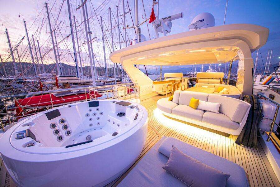 NIRVANA BY THE SEA 87ft Azimut Yacht For Sale NIRVANA BY THE SEA 87ft Azimut Yacht For Sale