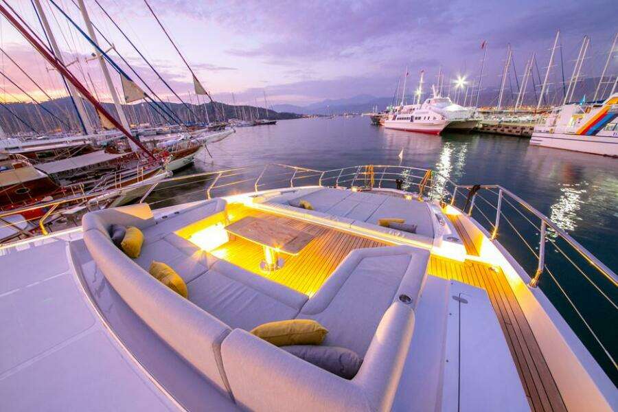NIRVANA BY THE SEA 87ft Azimut Yacht For Sale NIRVANA BY THE SEA 87ft Azimut Yacht For Sale