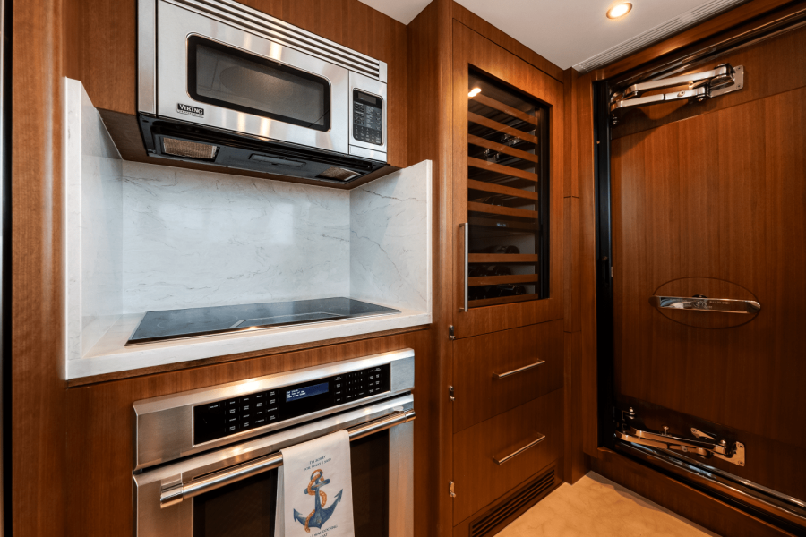 100ft Ocean Alexander Yacht For Sale