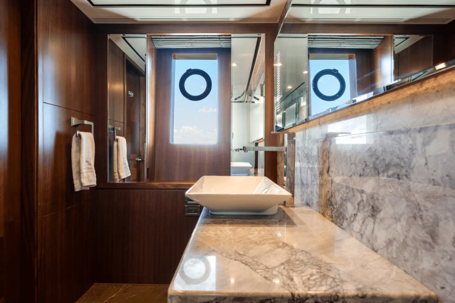 100ft Ocean Alexander Yacht For Sale