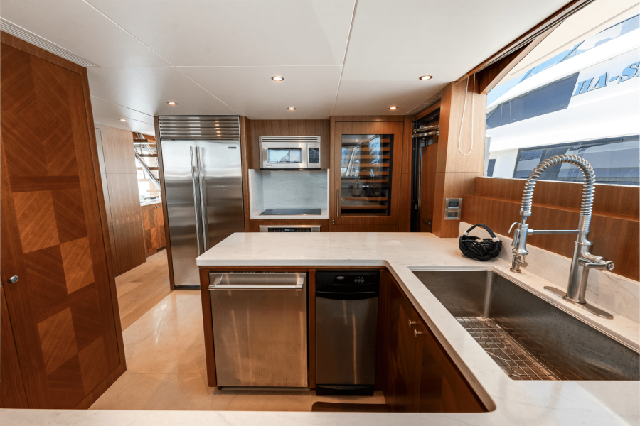 100ft Ocean Alexander Yacht For Sale