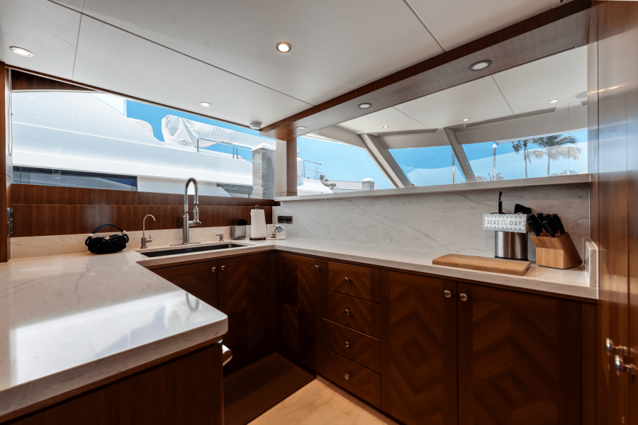 100ft Ocean Alexander Yacht For Sale