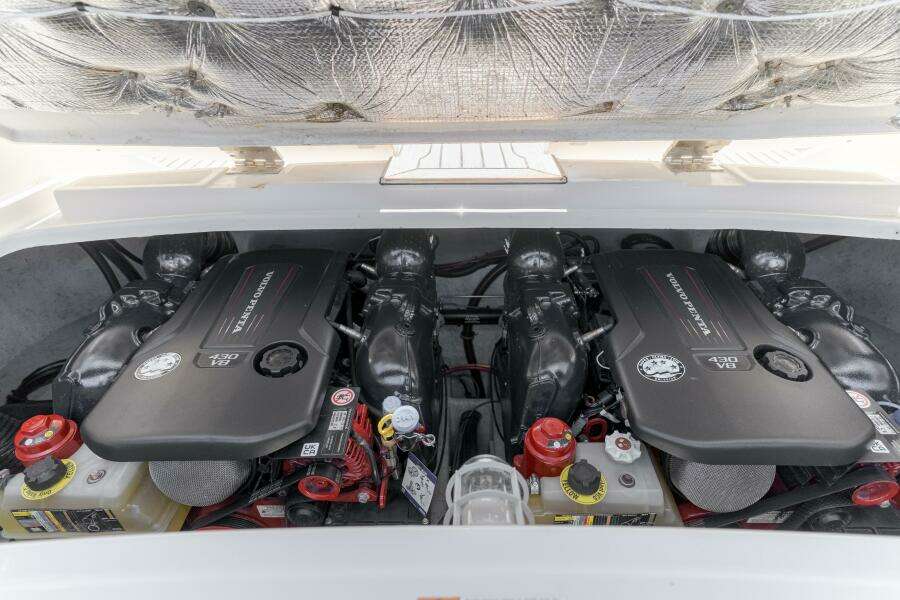 Dream Chaser 36ft Chris Craft Yacht For Sale