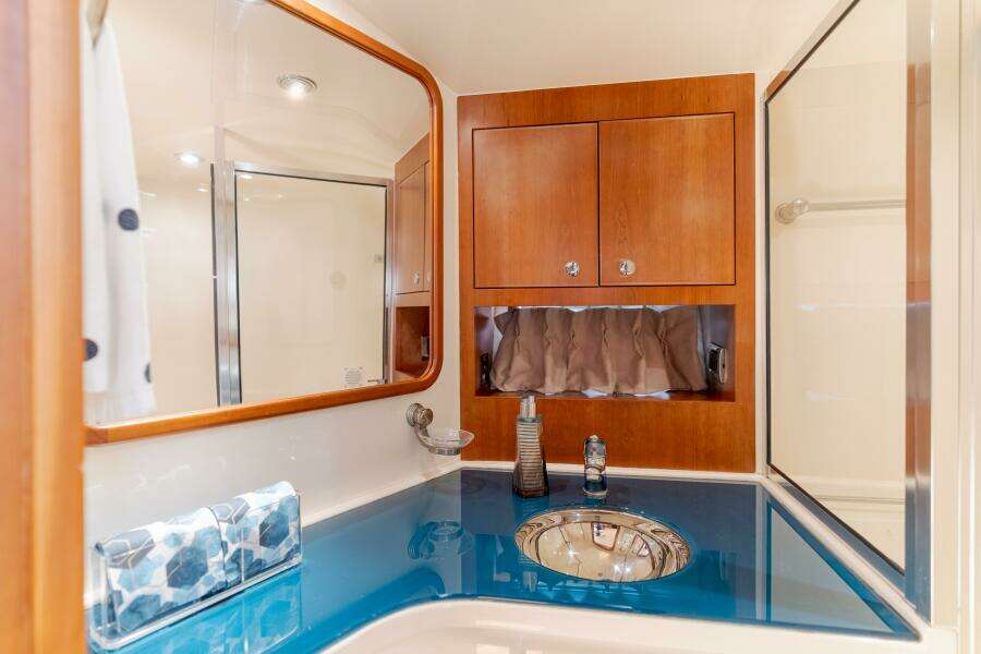 Dream Chaser 36ft Chris Craft Yacht For Sale