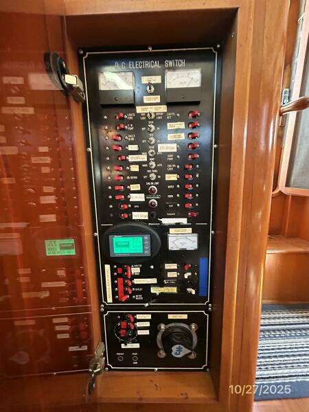 38' Marine Trader electrical panel