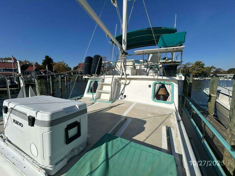 38' Marine Trader trunk cabin forward