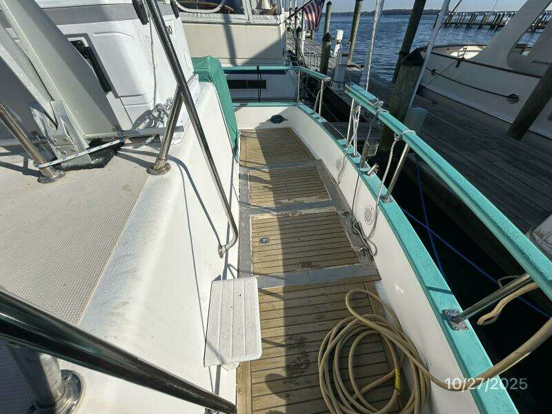 38' Marine Trader aftdeck2