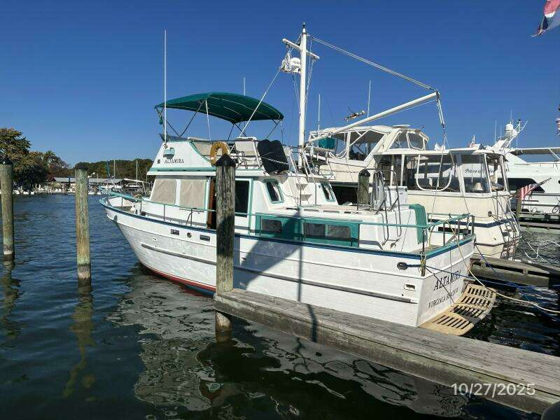 38' Marine Trader port aft profile