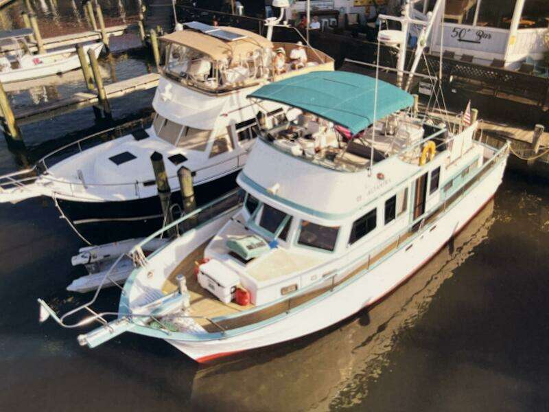 38' Marine Trader overhead profile