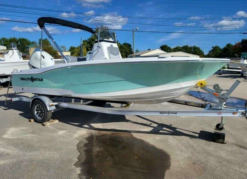 18ft NauticStar Yacht For Sale