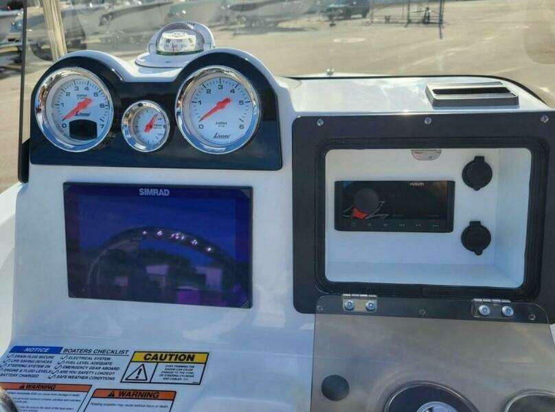 18ft NauticStar Yacht For Sale