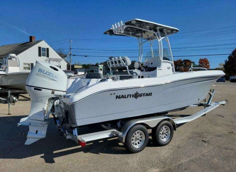 22ft NauticStar Yacht For Sale
