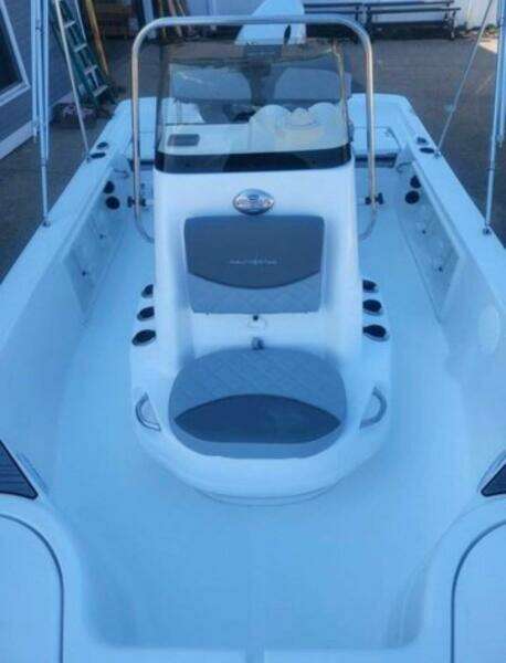 18ft NauticStar Yacht For Sale