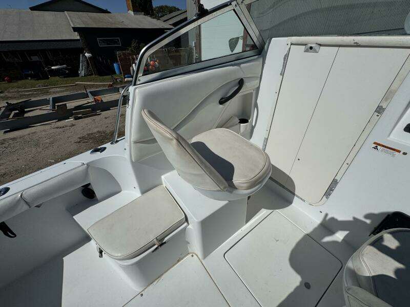 Spoiled 21ft Seaswirl Yacht For Sale