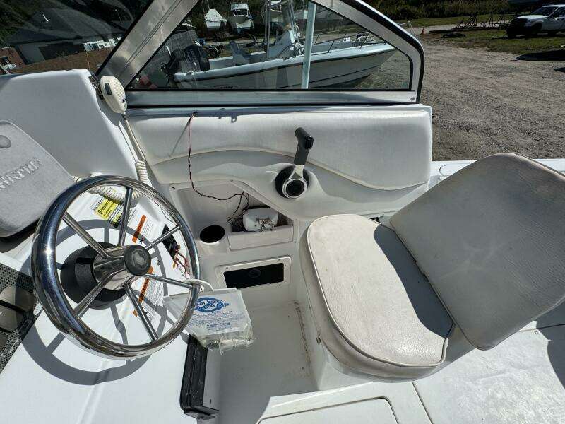 Spoiled 21ft Seaswirl Yacht For Sale