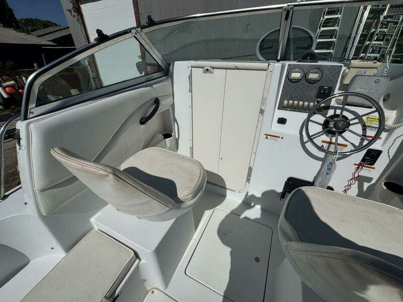 Spoiled 21ft Seaswirl Yacht For Sale
