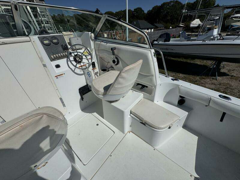 Spoiled 21ft Seaswirl Yacht For Sale