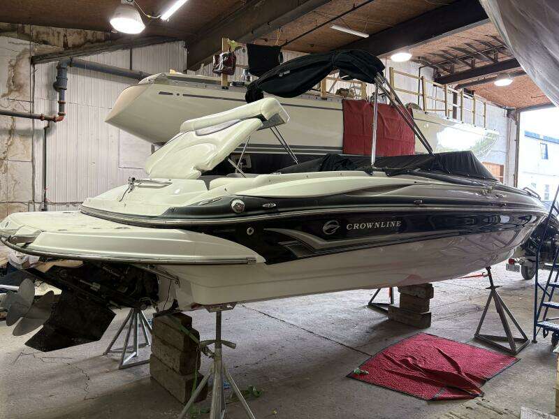 23ft Crownline Yacht For Sale