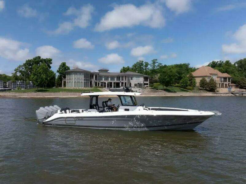 42ft HCB Yacht For Sale