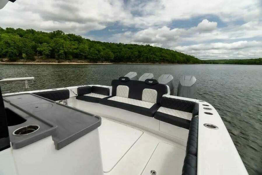 42ft HCB Yacht For Sale