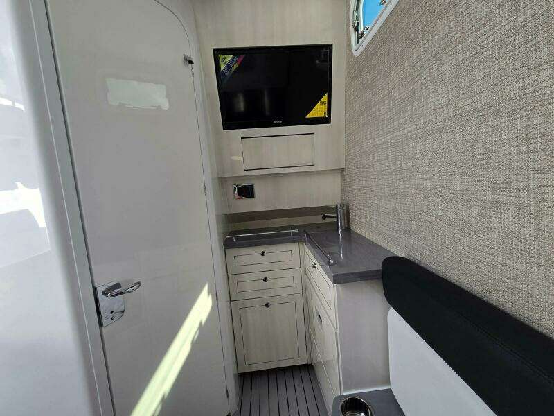 42ft HCB Yacht For Sale