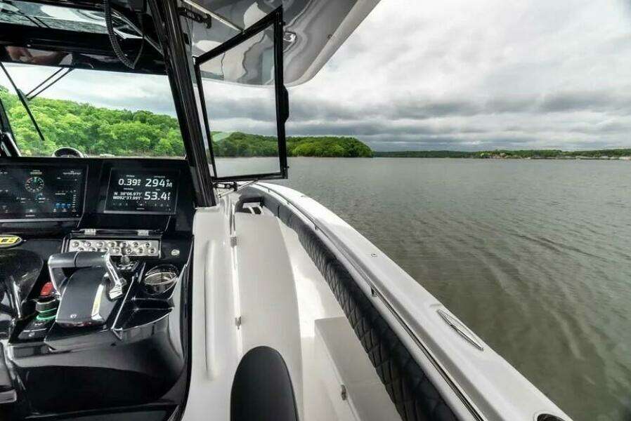 42ft HCB Yacht For Sale