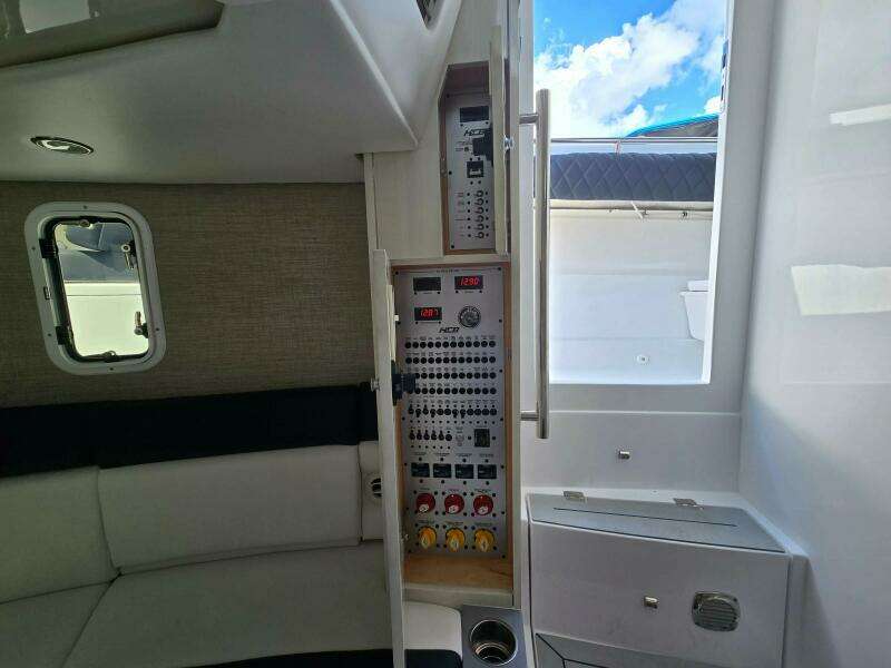 42ft HCB Yacht For Sale