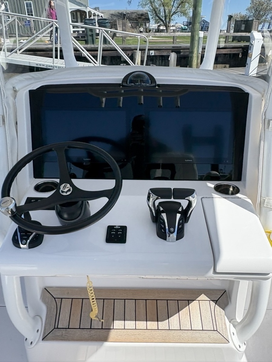 30ft Jupiter Yacht For Sale